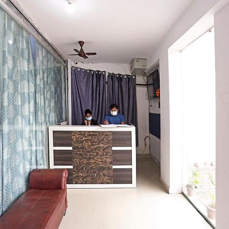 Aero Home Stay- Bed & Breakfast New Delhi Ngoại thất bức ảnh