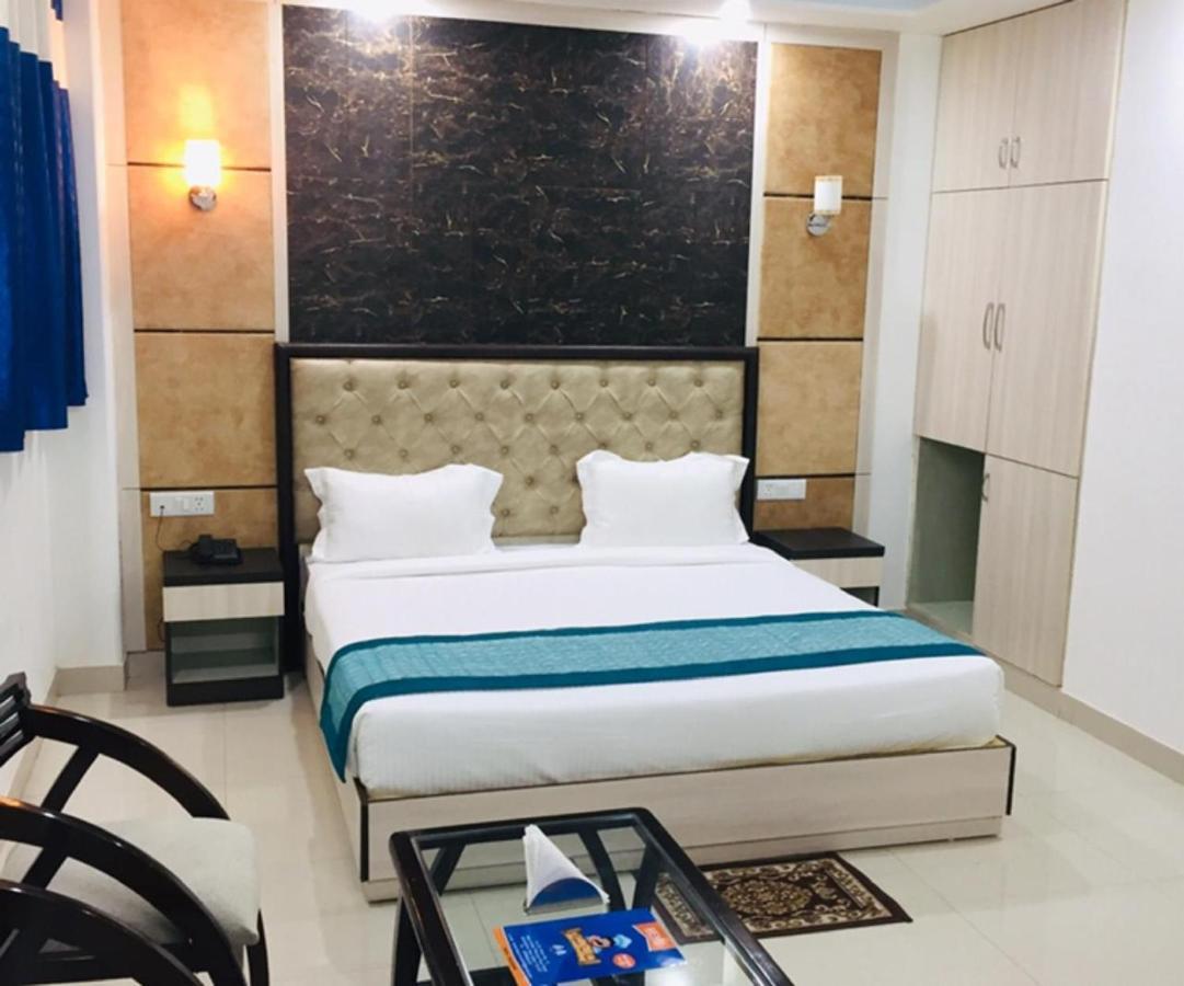 Aero Home Stay- Bed & Breakfast New Delhi Ngoại thất bức ảnh