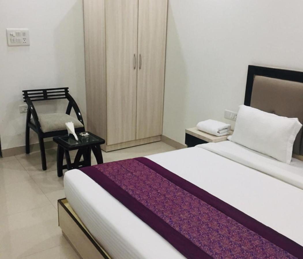 Aero Home Stay- Bed & Breakfast New Delhi Ngoại thất bức ảnh