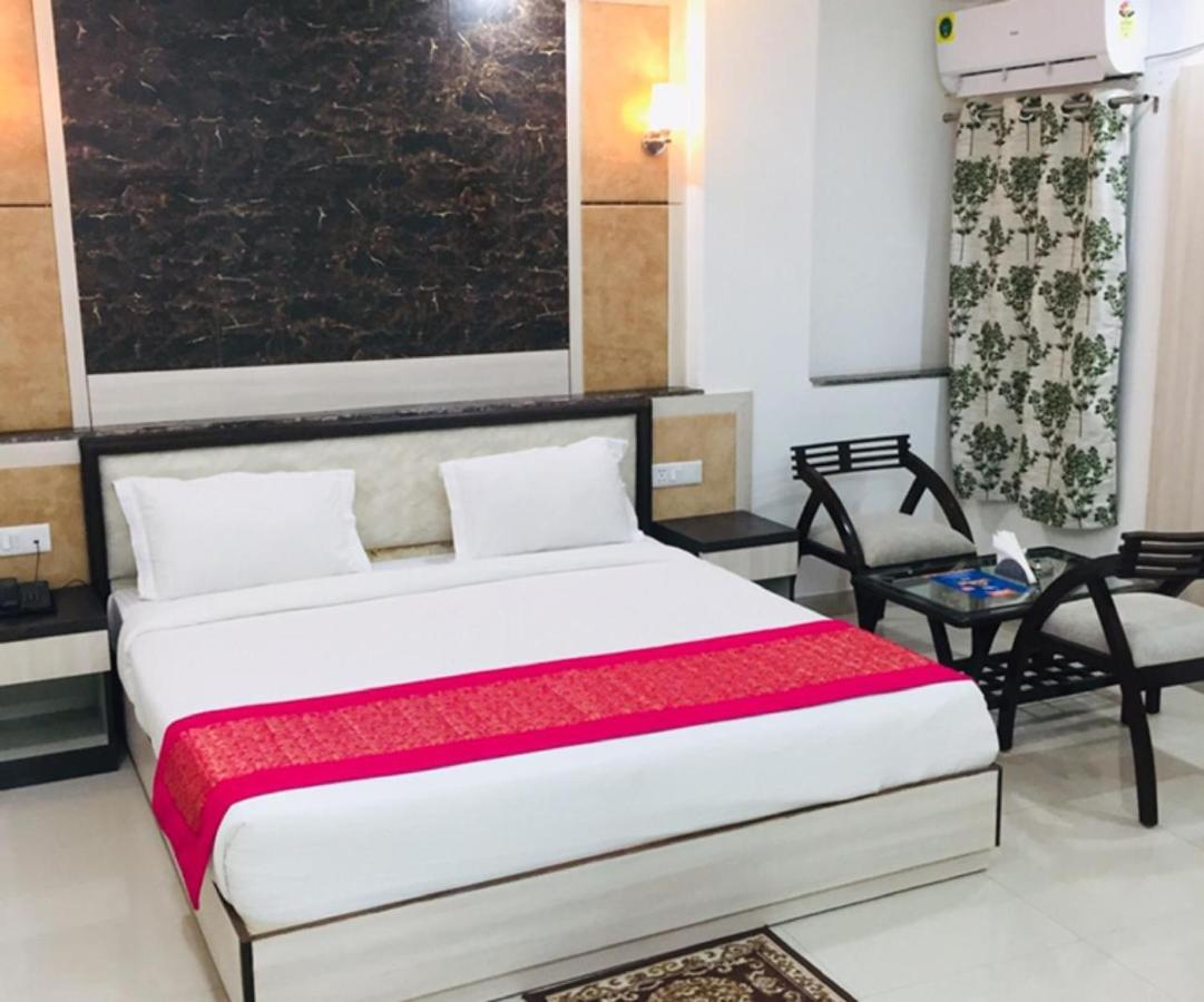 Aero Home Stay- Bed & Breakfast New Delhi Ngoại thất bức ảnh