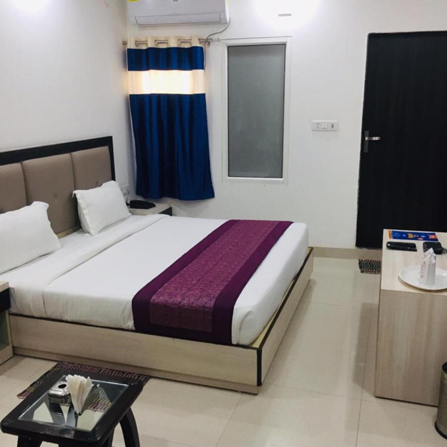 Aero Home Stay- Bed & Breakfast New Delhi Ngoại thất bức ảnh