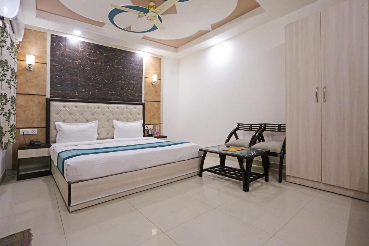 Aero Home Stay- Bed & Breakfast New Delhi Ngoại thất bức ảnh