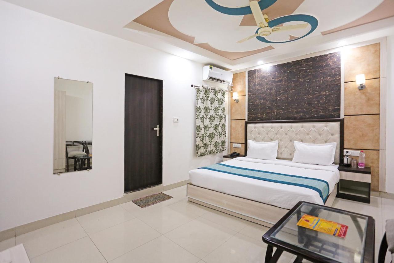 Aero Home Stay- Bed & Breakfast New Delhi Ngoại thất bức ảnh