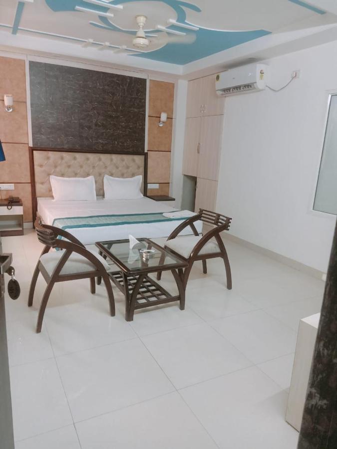 Aero Home Stay- Bed & Breakfast New Delhi Ngoại thất bức ảnh